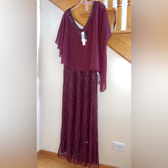 Women’s Formal Dress Size 18 J Kara Womens Burgundy Lined Overlay Cape Gown NEW - Picture 10 of 12